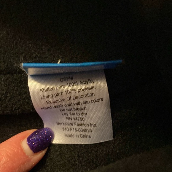 Star Wars toddler Winter Hat and Mitten set. - Picture 8 of 9